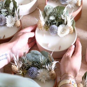 Bougie fleurie - Aiguilles de Sapin